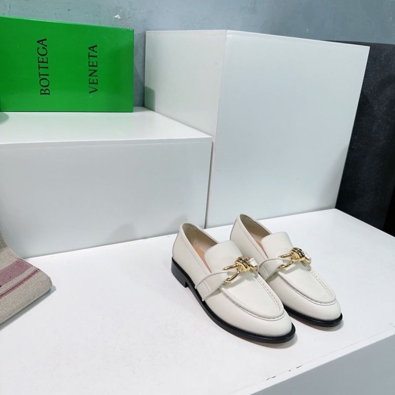 bo*te*ga Ve*ne*ta leather shoes